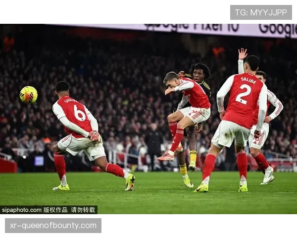 比赛快讯:狼队利用一次间接任意球机会,由后卫抢点扳平比分